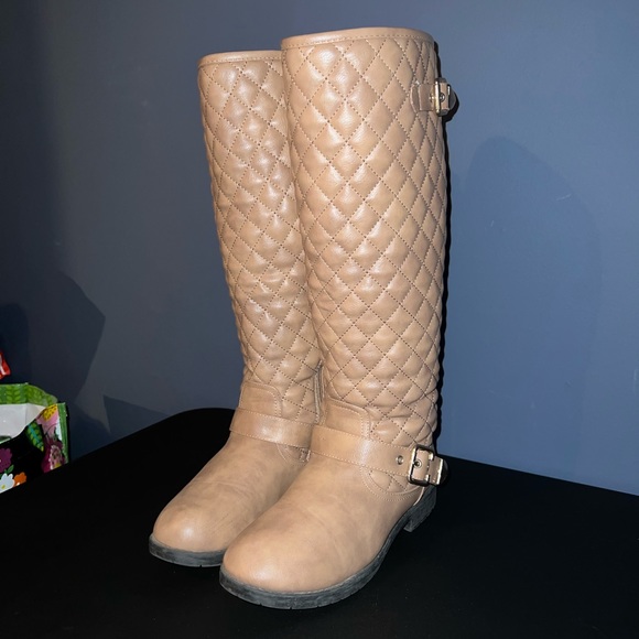 Tan quilted pattern boots size 8 1/2 👢 - Picture 3 of 14